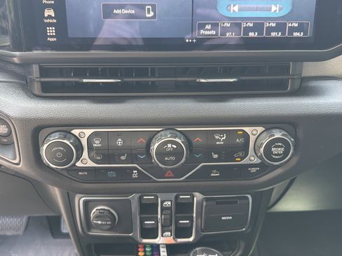 Used 2024 Jeep Wrangler Unlimited w/ Convenience Group AWD/4WD image 15