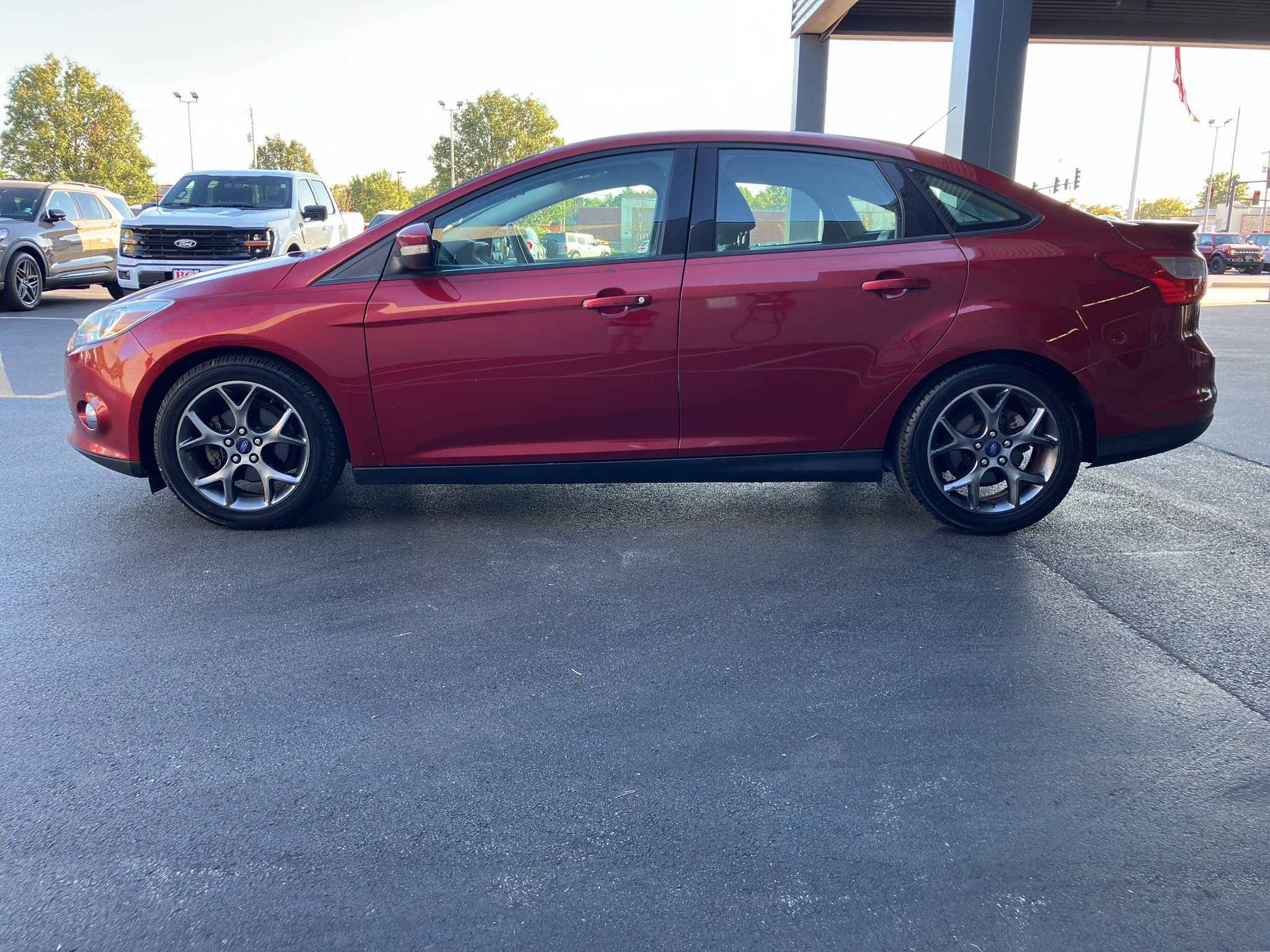 Used 2014 Ford Focus SE w/ Equipment Group 201A FWD image 4