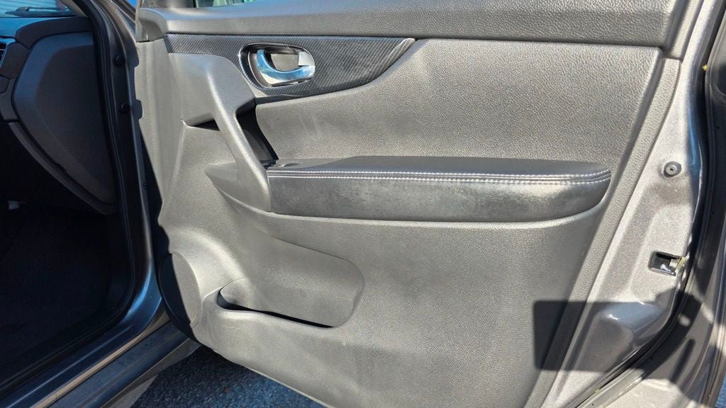 Used 2018 Nissan Rogue SL AWD/4WD image 30