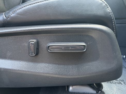 Used 2018 Honda CR-V Touring image 18