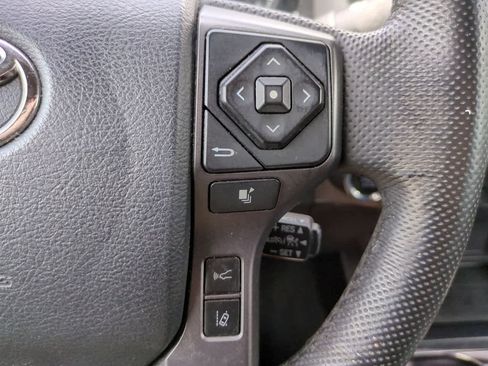 Used 2018 Toyota Tacoma TRD Off-Road AWD/4WD image 25