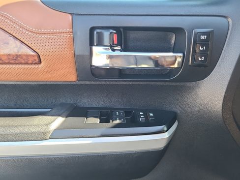 Used 2014 Toyota Tundra Platinum image 10