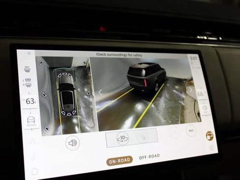 Used 2025 Land Rover Range Rover SE image 26