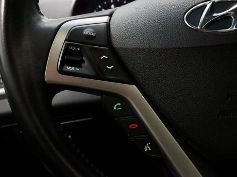 Used 2017 Hyundai Veloster Value Edition image 25