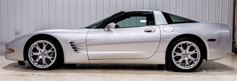 Used 2002 Chevrolet Corvette Coupe w/ Preferred Equipment Group1 RWD image 2