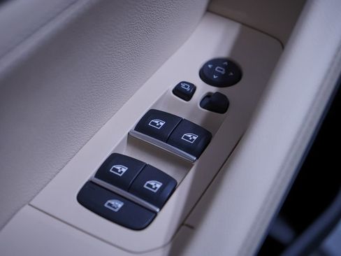 Used 2022 BMW X6 xDrive40i w/ M Sport Package image 17