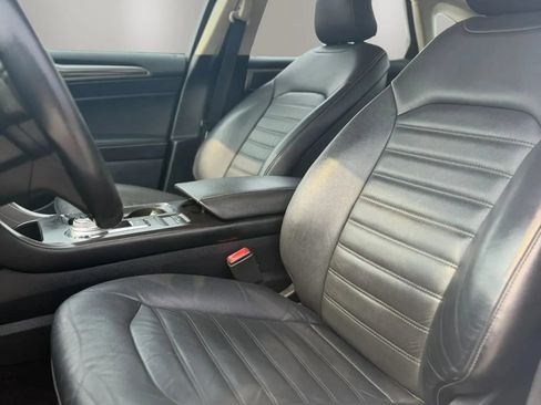 Used 2017 Ford Fusion SE w/ Fusion SE Technology Package FWD image 11