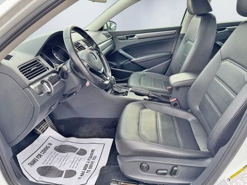 Used 2017 Volkswagen Passat 1.8T R-Line w/ R-Line Lighting Package image 15