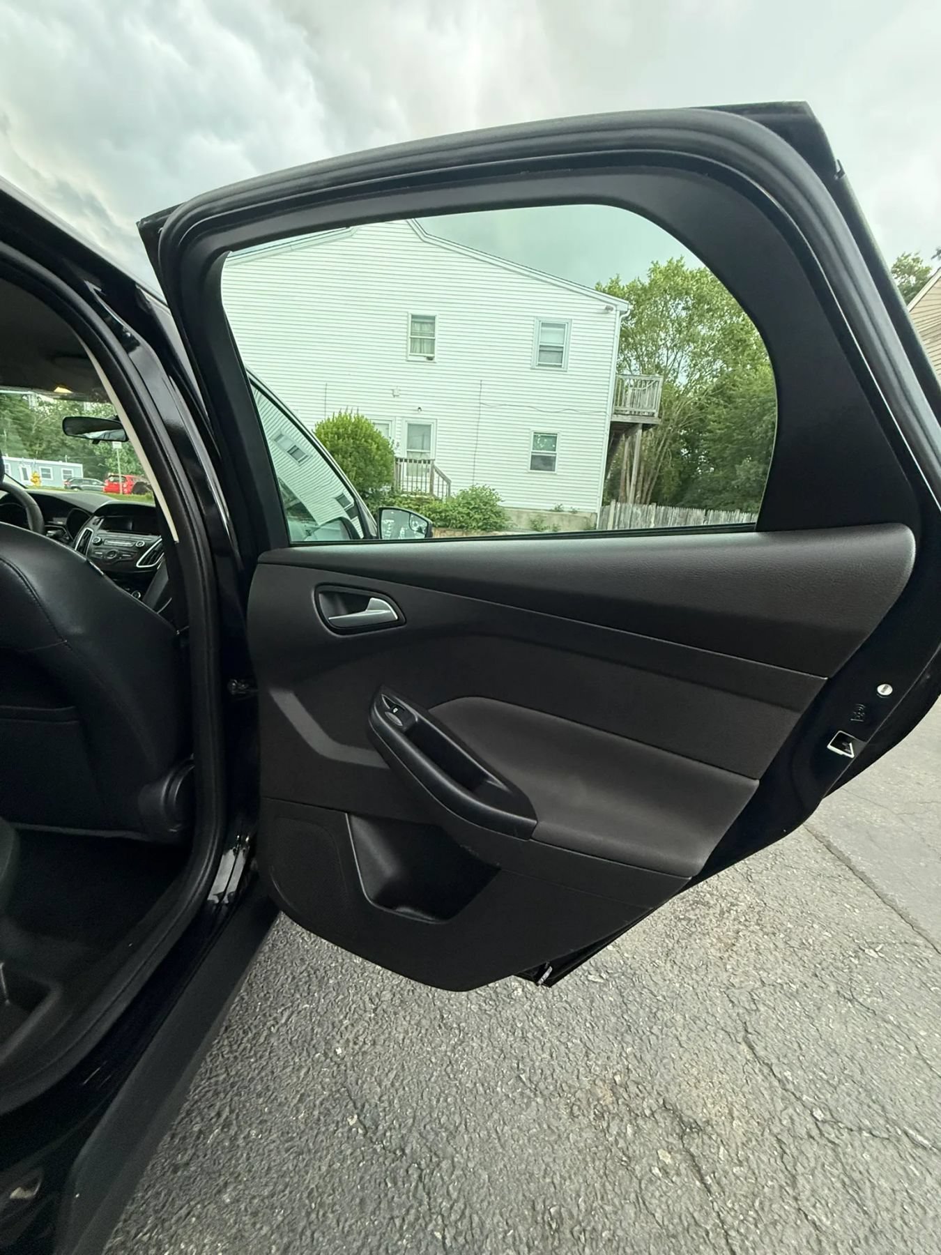 Used 2016 Ford Focus SE w/ Equipment Group 201A FWD image 21