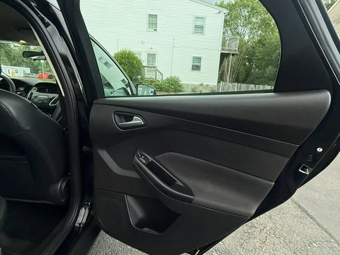 Used 2016 Ford Focus SE w/ Equipment Group 201A FWD image 21