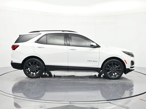 Used 2022 Chevrolet Equinox RS w/ Infotainment Package FWD image 4