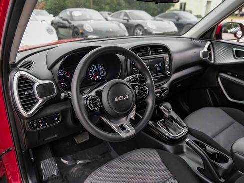 Used 2022 Kia Soul LX w/ Technology Package FWD image 13