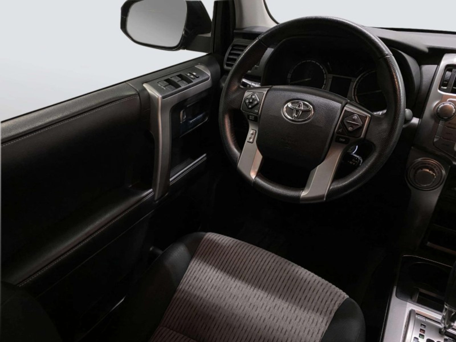 Used 2019 Toyota 4Runner SR5 AWD/4WD image 21