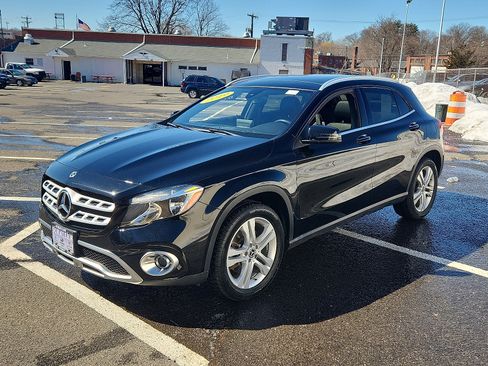Used 2019 Mercedes-Benz GLA 250 4MATIC image 3