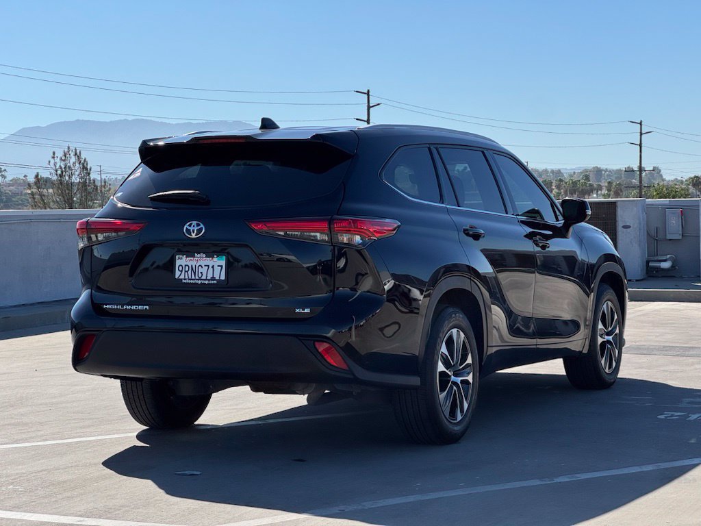 Used 2022 Toyota Highlander XLE FWD image 33