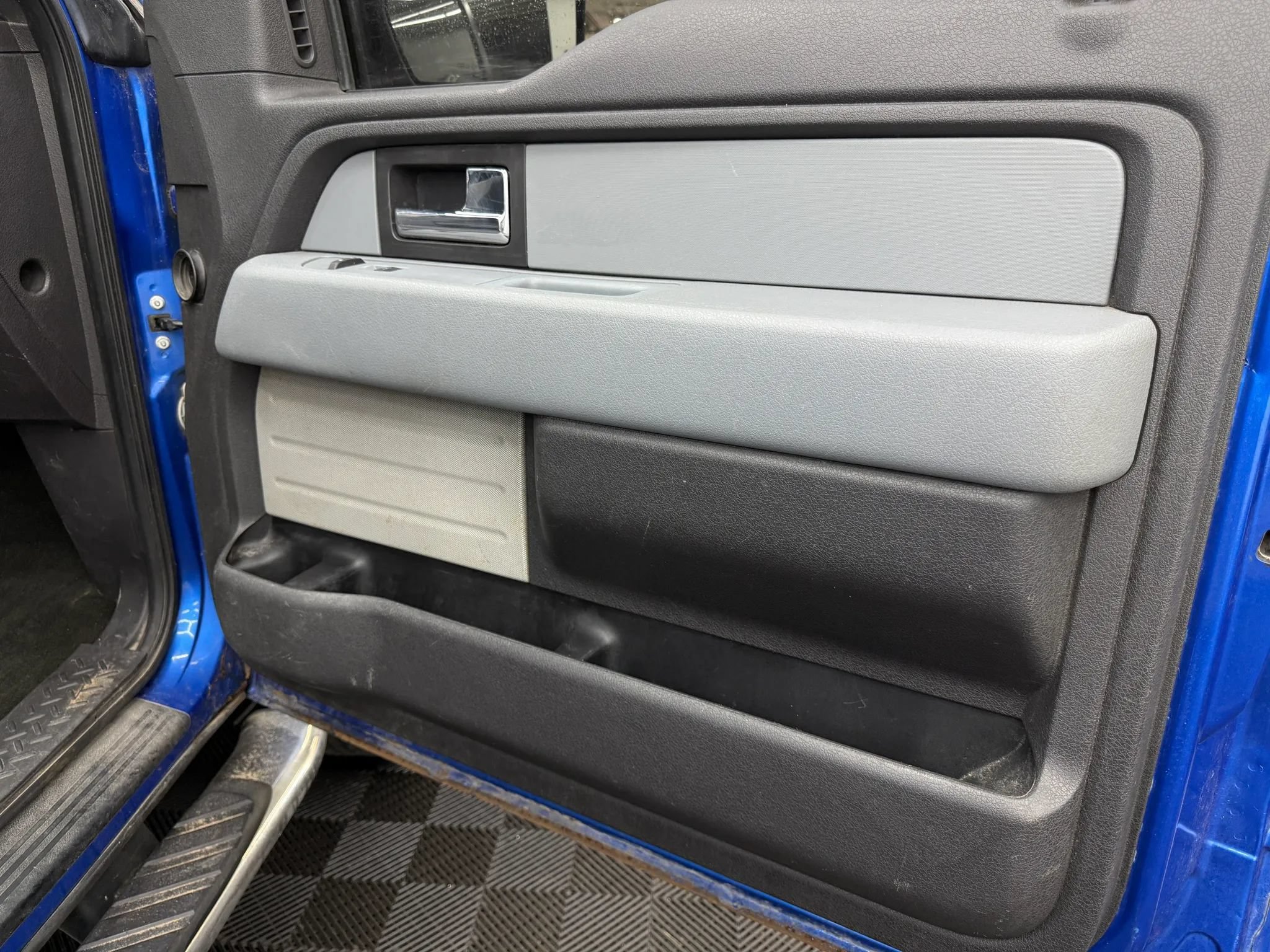 Used 2012 Ford F150 XLT AWD/4WD image 5
