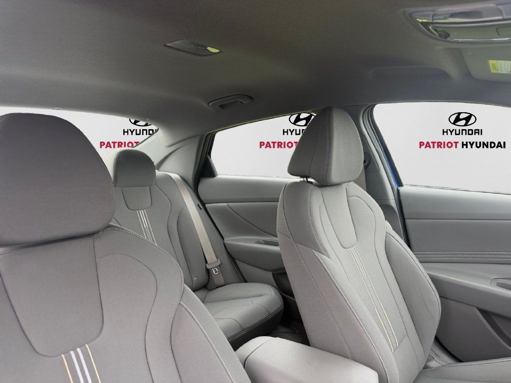 Used 2025 Hyundai Elantra Sport FWD image 13