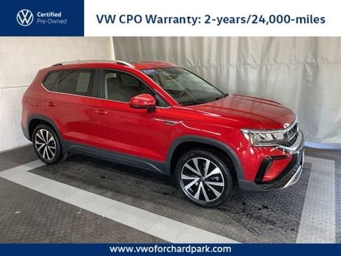 Certified 2023 Volkswagen Taos SE w/ Panoramic Sunroof Package AWD/4WD image 1
