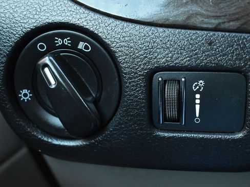 Used 2016 Dodge Grand Caravan SXT image 21