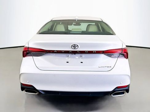 Used 2020 Toyota Avalon Limited image 8