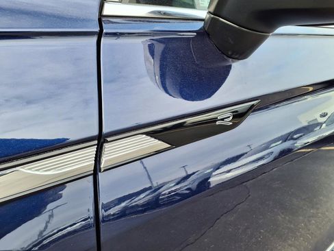 Used 2024 Volkswagen Tiguan SEL R-Line image 8