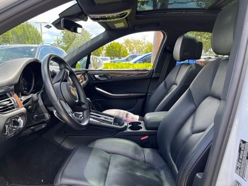 Used 2023 Porsche Macan image 7
