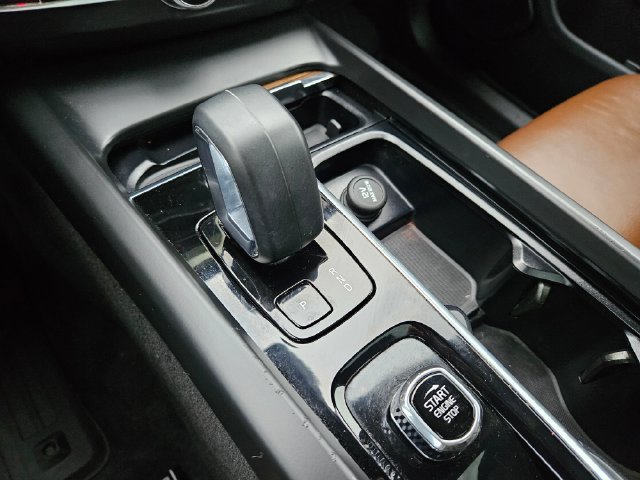 Certified 2023 Volvo XC60 B5 Plus w/ Climate Package AWD/4WD image 28