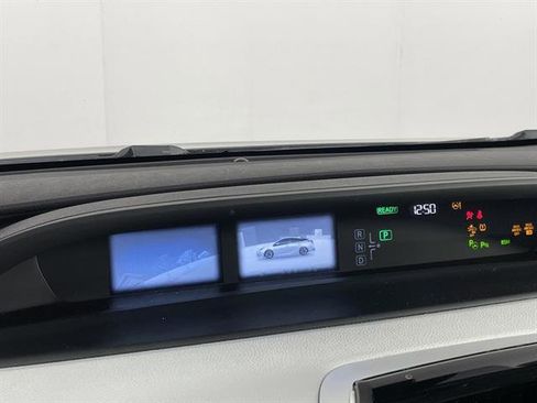 Used 2020 Toyota Prius XLE w/ Advanced Technology Package image 17