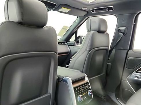 Used 2025 Land Rover Range Rover SE image 29