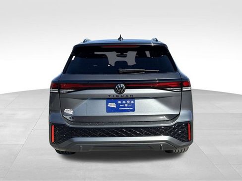 New 2026 Volkswagen Tiguan SE R-Line FWD image 4