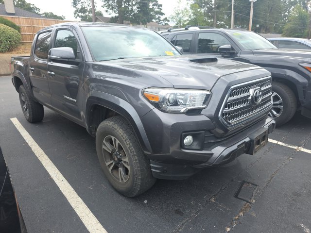 Used 2016 Toyota Tacoma TRD Sport w/ Towing Package RWD image 3