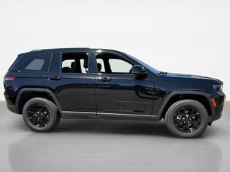 Used 2025 Jeep Grand Cherokee Altitude AWD/4WD video 2
