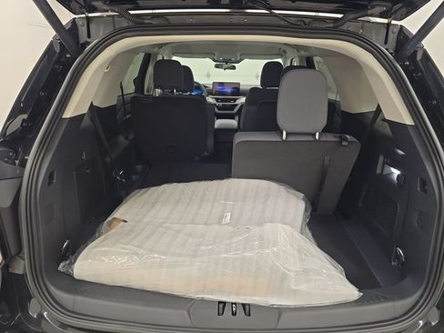 New 2026 Ford Explorer Active RWD image 18