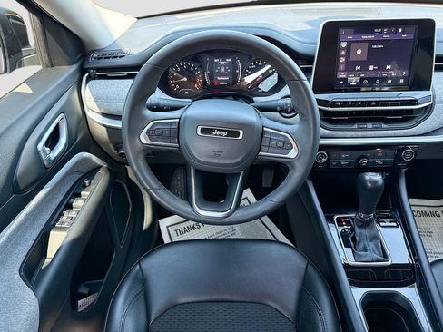 Used 2022 Jeep Compass Latitude FWD image 16