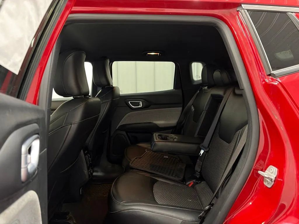 Used 2023 Jeep Compass Latitude w/ Convenience Group AWD/4WD image 15