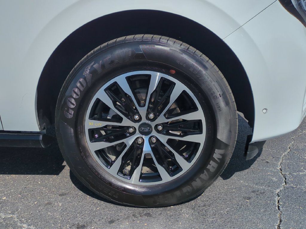 Used 2025 Ford Expedition Max Platinum AWD/4WD image 13