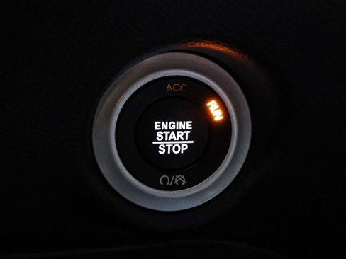 Used 2025 Chrysler Pacifica Select FWD image 38