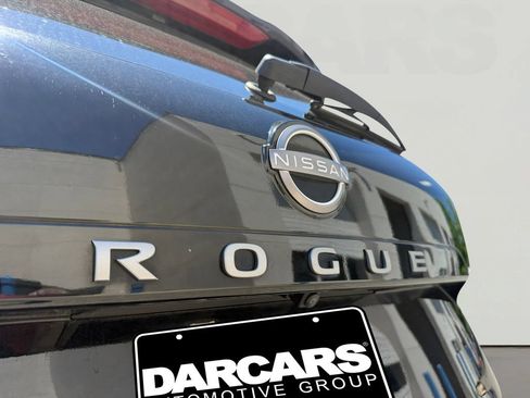Used 2025 Nissan Rogue SV FWD image 30