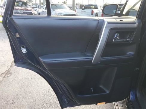 Used 2018 Toyota 4Runner SR5 Premium image 24