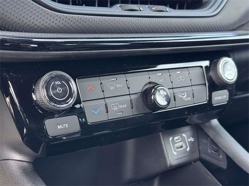 New 2026 Jeep Compass Latitude image 5