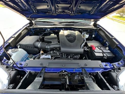 Used 2023 Toyota Tacoma SR5 w/ Technology Package AWD/4WD image 30