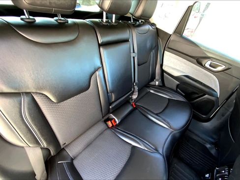 Certified 2022 Jeep Compass Latitude image 17