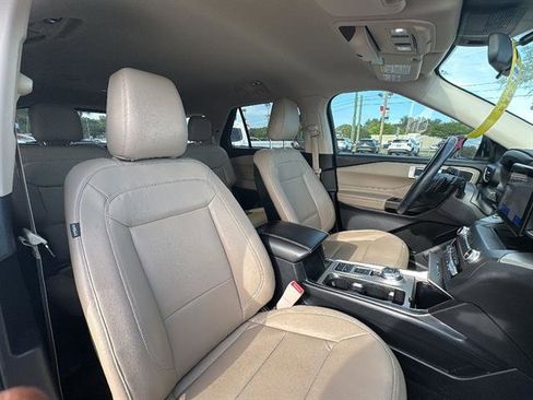 Used 2020 Ford Explorer XLT w/ Equipment Group 202A image 9