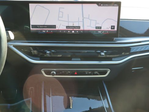 Used 2025 BMW X7 M60i image 10