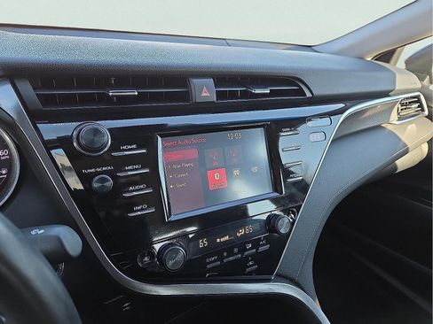 Used 2018 Toyota Camry XSE image 16