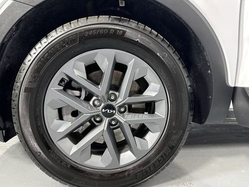 Used 2024 Kia Telluride LX image 5