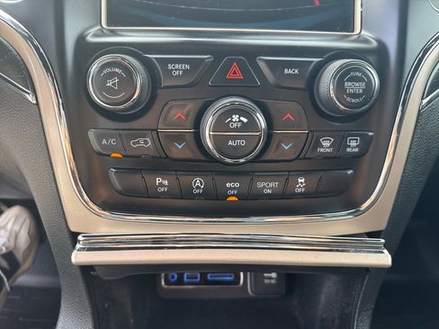 Used 2017 Jeep Grand Cherokee Limited image 28