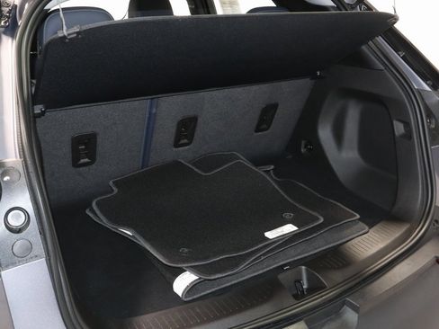 Used 2022 Chevrolet Bolt EUV Premier image 17