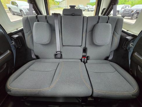 Used 2025 Jeep Wrangler Unlimited Sahara AWD/4WD image 46