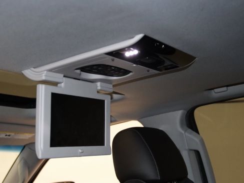 Used 2020 Cadillac Escalade ESV Premium Luxury image 56